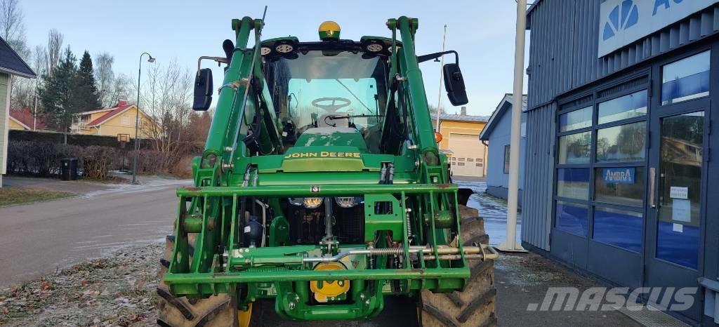 John Deere 6120 M الجرارات