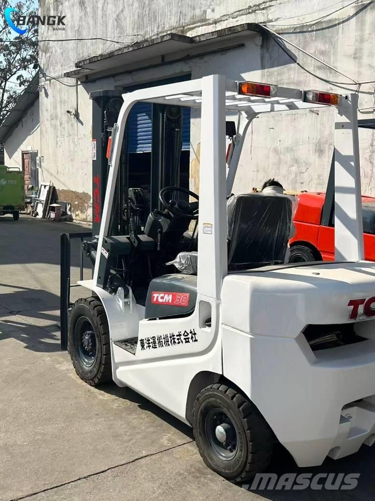 TCM FD 30 T 3C شاحنات الديزل