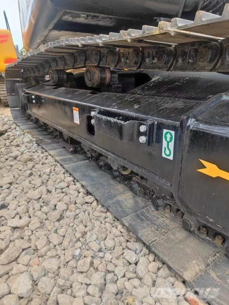 Sany SY 135 C حفارات زحافة