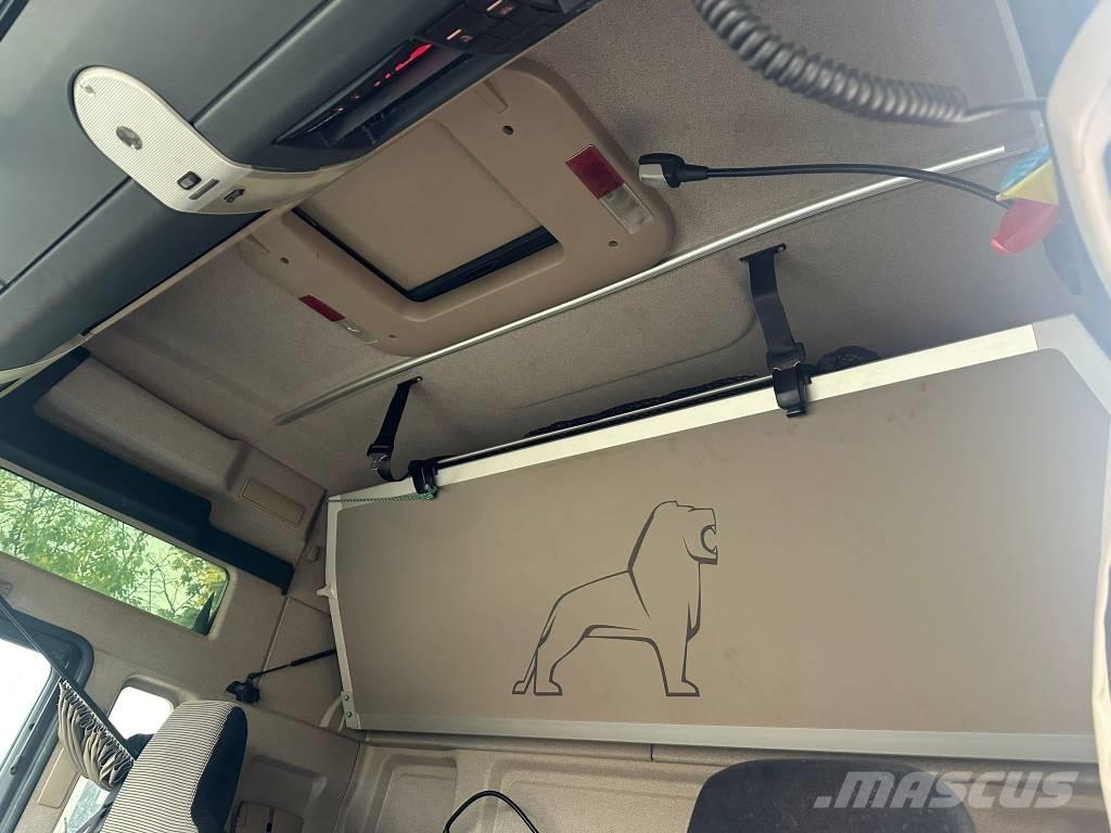 MAN TGX 33.500 شاحنات نقل آلة الغابات