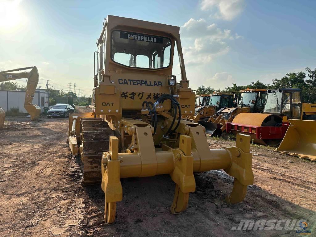 CAT D 7 G بلدوزرات مجنزرة