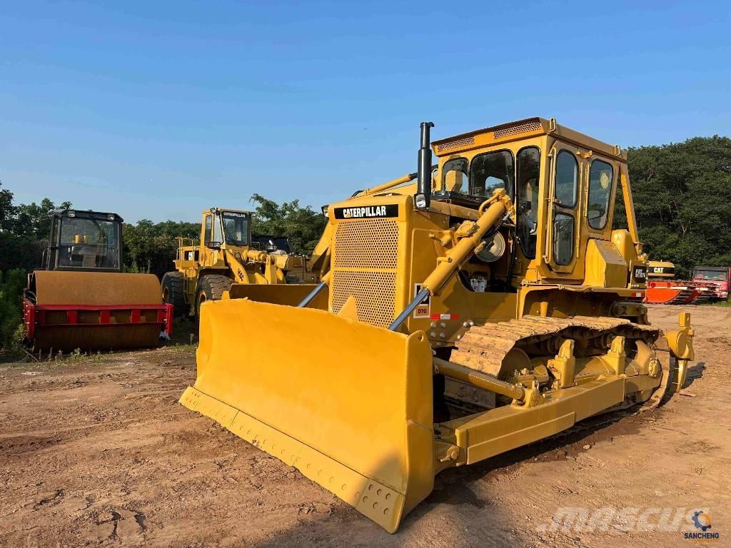 CAT D 7 G بلدوزرات مجنزرة