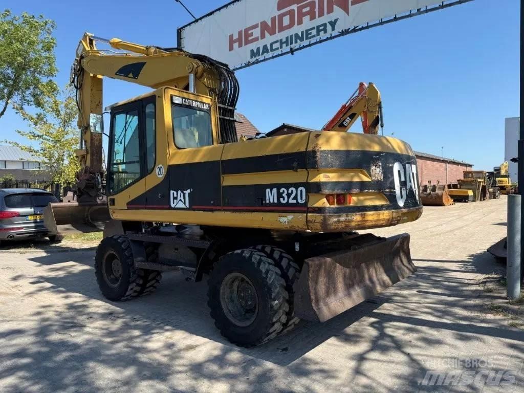 CAT M320 2001 حفارات بعجل