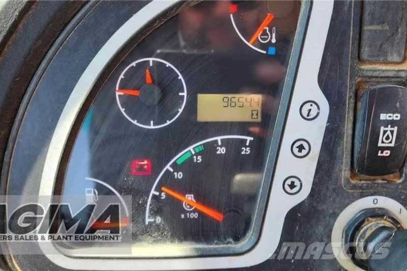 JCB 3CX لوادر ذات جرافات عكسية
