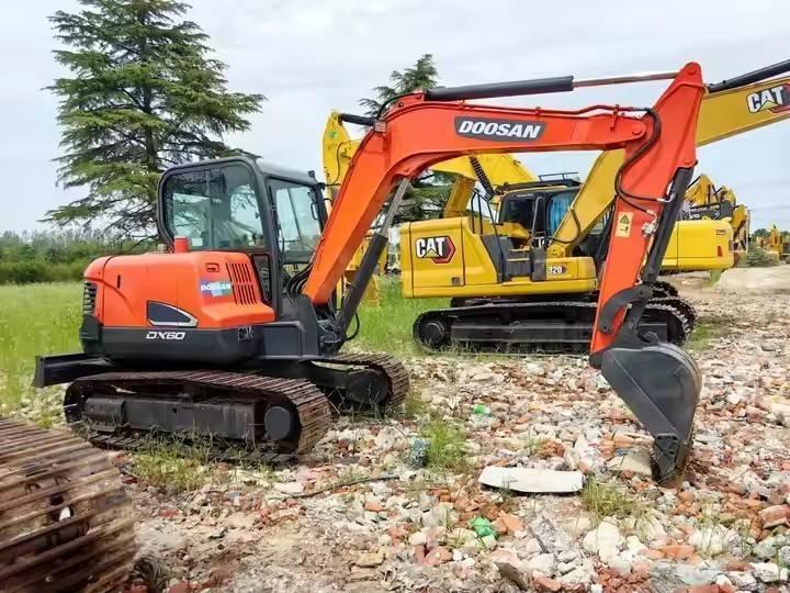 Doosan DX 60 حفارات زحافة