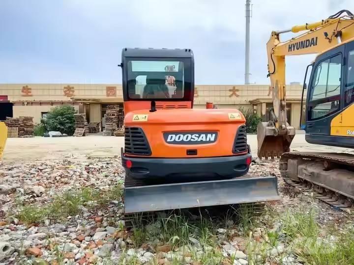 Doosan DX 60 حفارات زحافة