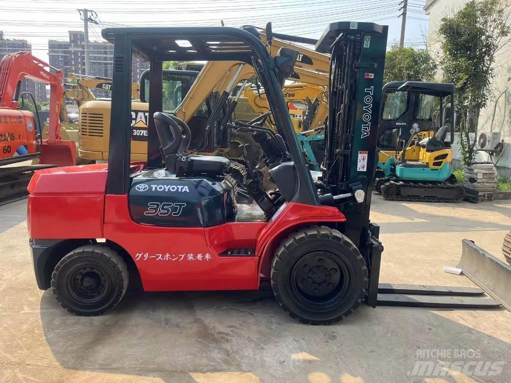 Toyota FD 35 شاحنات الديزل