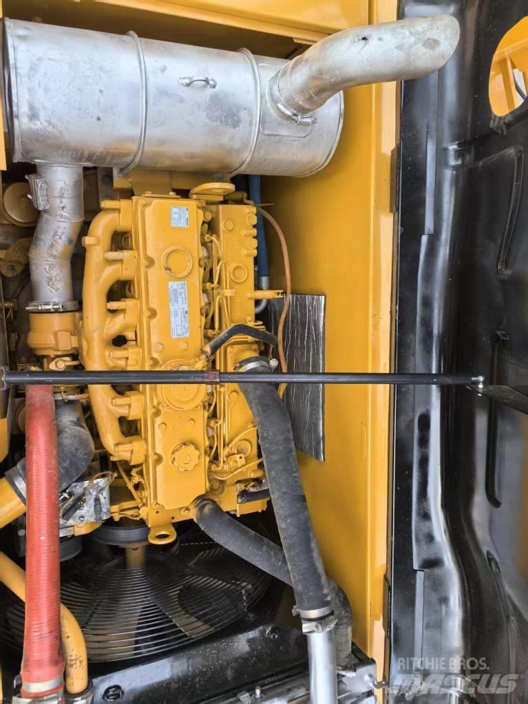 CATERPILLR 320d2 حفارات وسط 7 طن - 12 طن