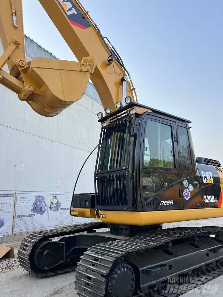 CATERPILLR 320d2 حفارات وسط 7 طن - 12 طن