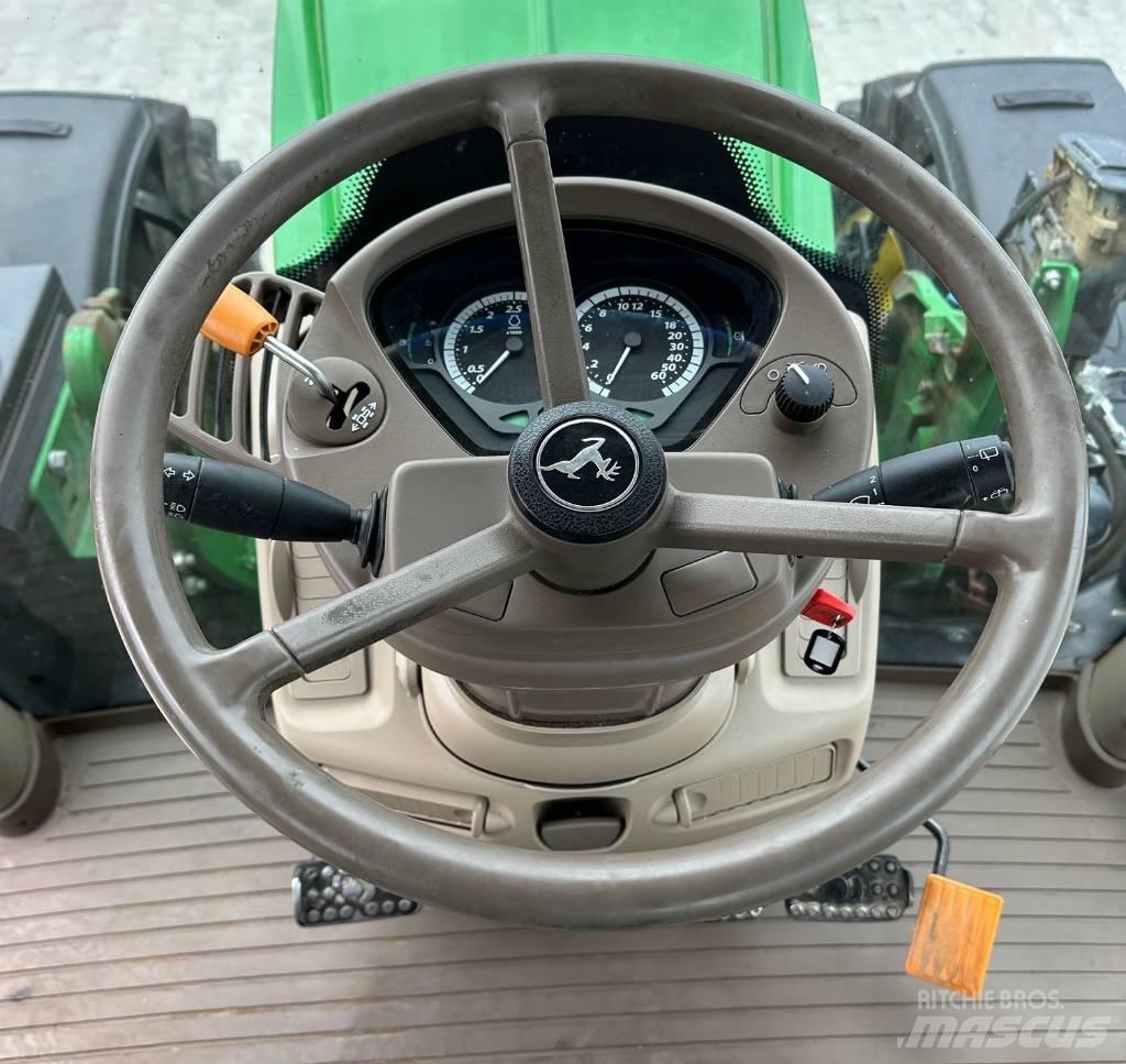 John Deere 6130 R الجرارات