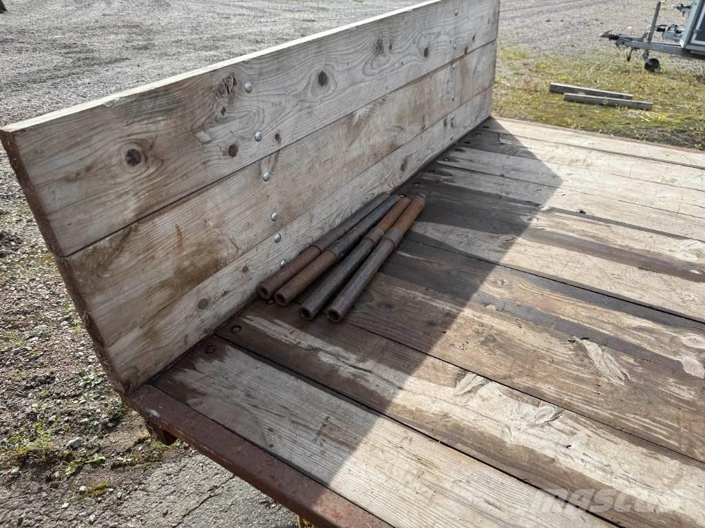  Skogskärra med flak مقطورات أخرى