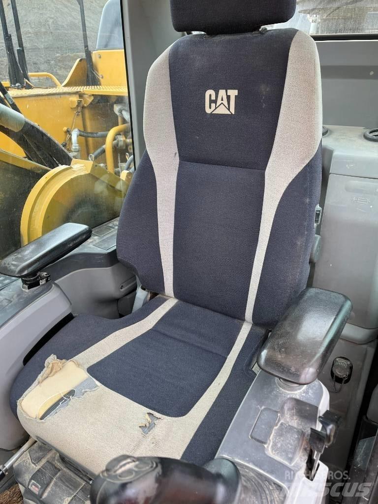 CAT 349EL حفارات زحافة