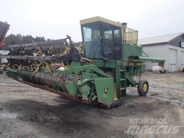 John Deere 4420 حصادات