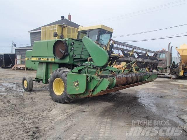 John Deere 4420 حصادات