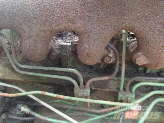 John Deere 4420 حصادات