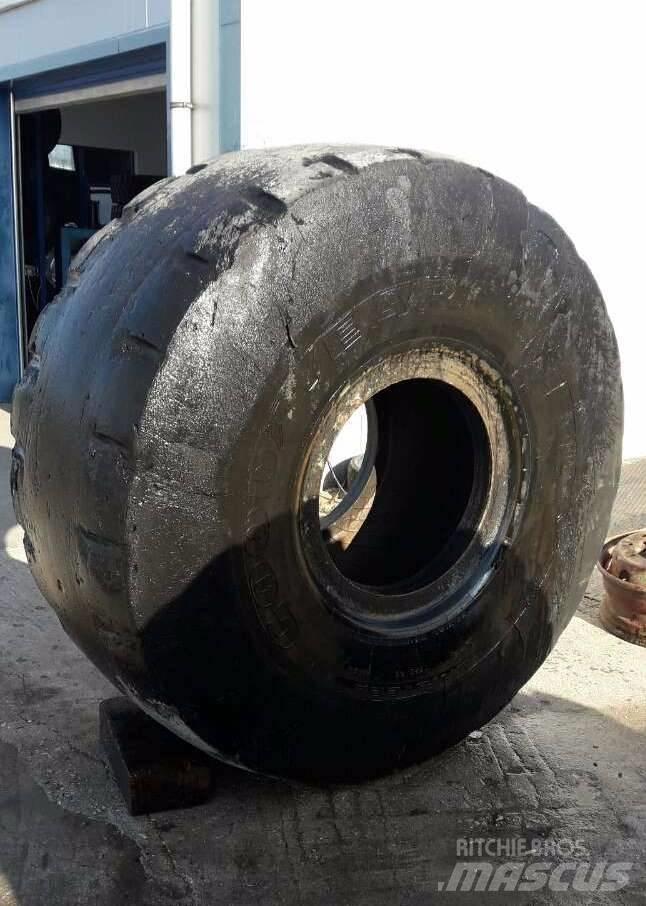 Goodyear 29,5R25 الإطارات والعجلات والحافات