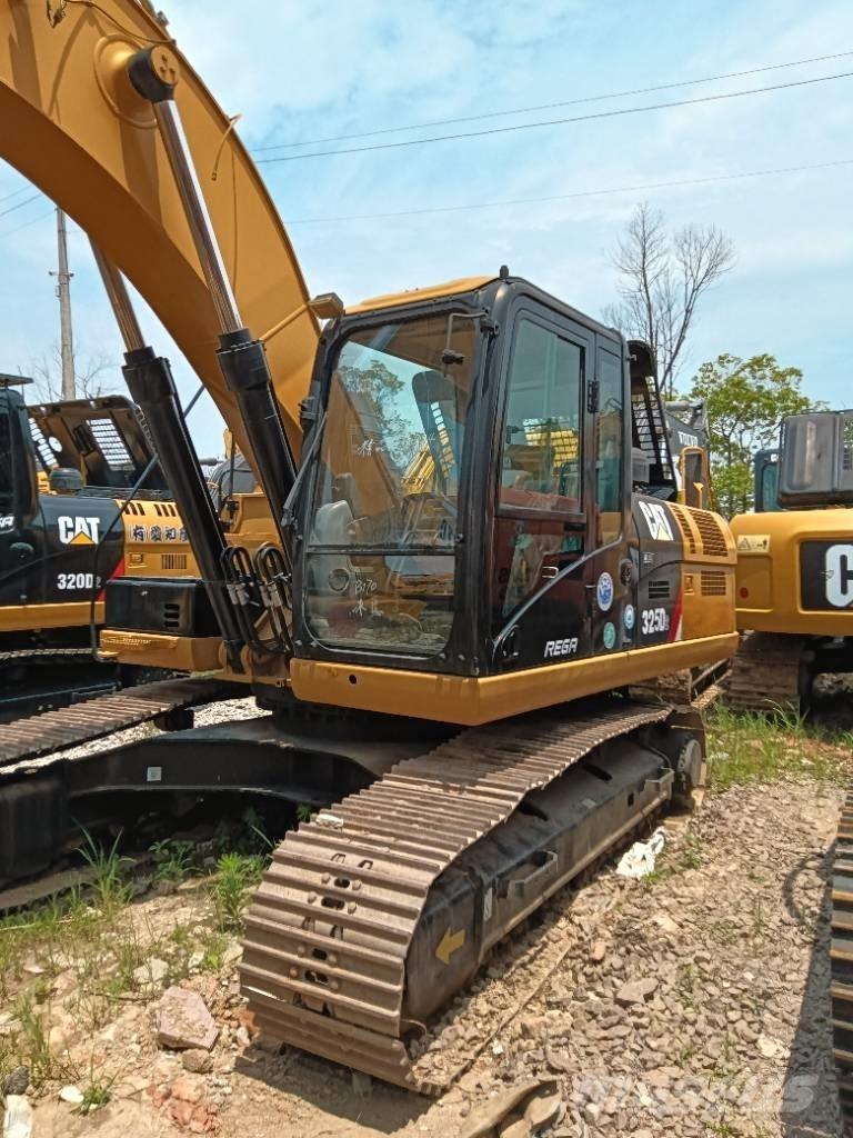 CAT 325 D حفارات زحافة