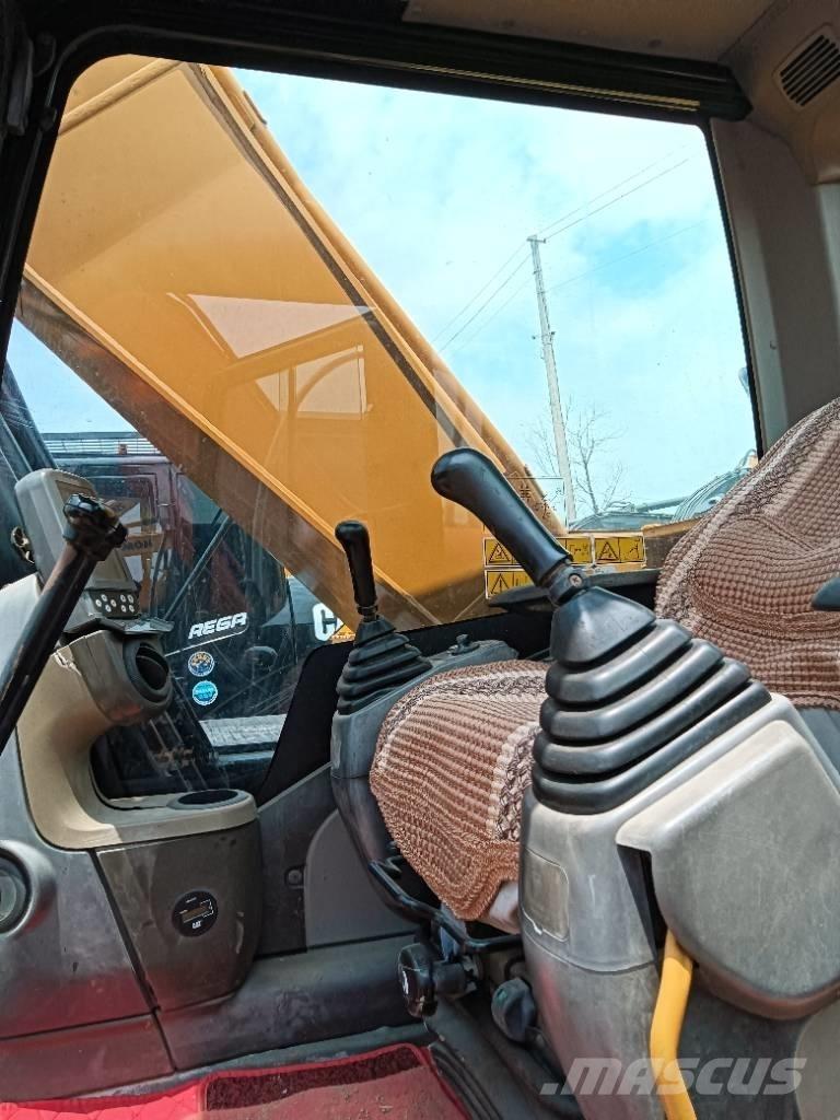 CAT 325 D حفارات زحافة