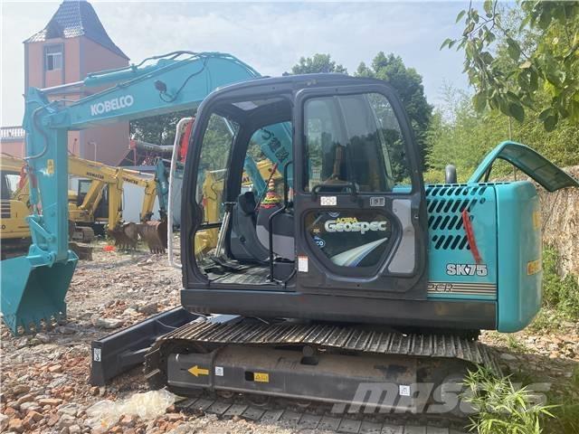 Kobelco SK 75 حفارات زحافة