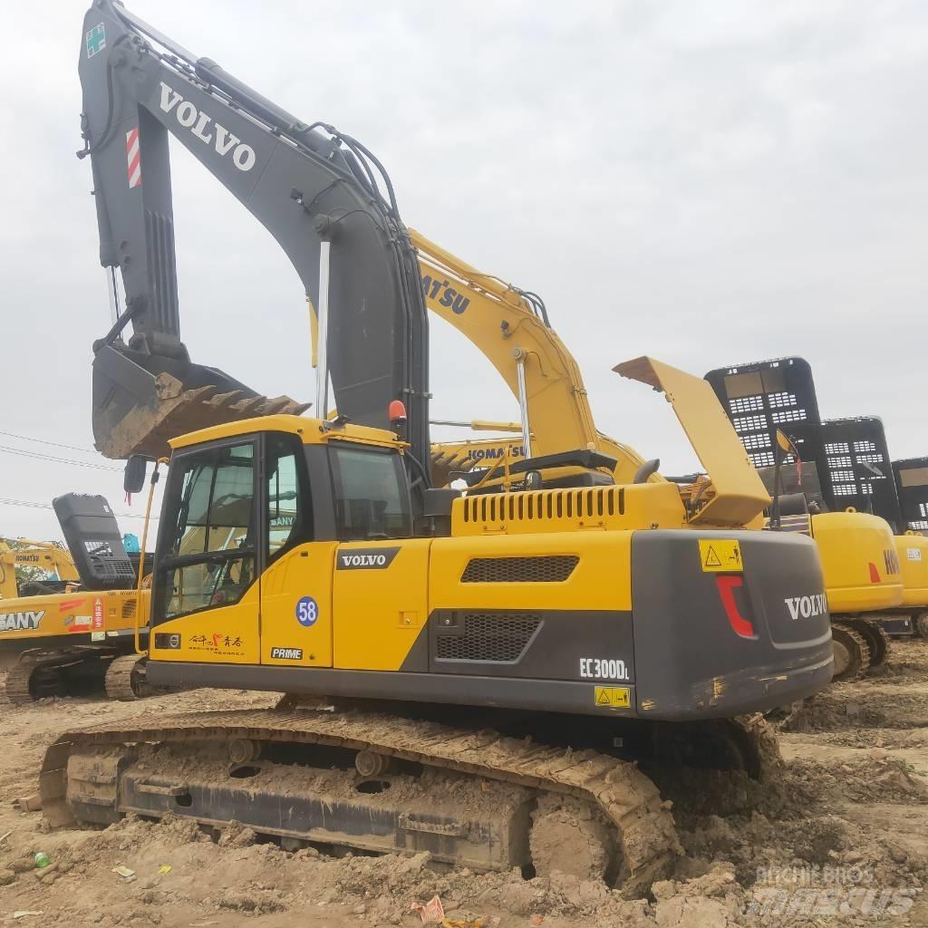 Volvo EC 300 D حفارات زحافة