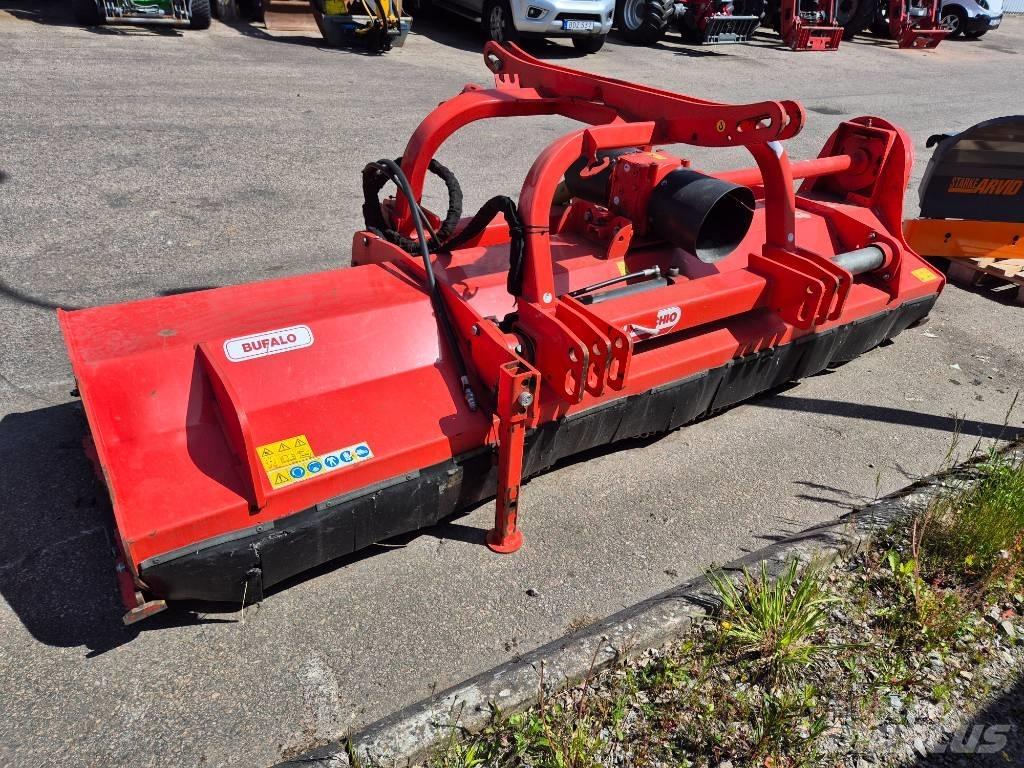 Maschio Bufalo 300 جزازات وأغطية المراعي