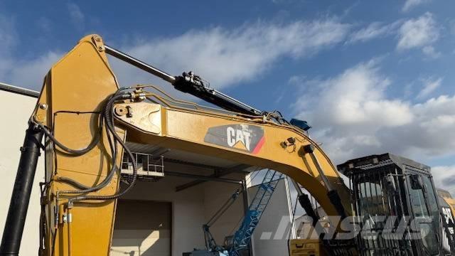 CAT 326 FLN حفارات زحافة