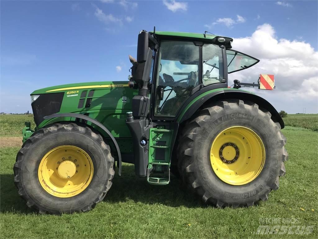 John Deere 6250R الجرارات