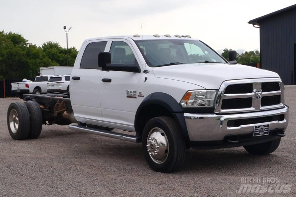 RAM 5500 TRADESMAN شاحنات بمقصورة وهيكل