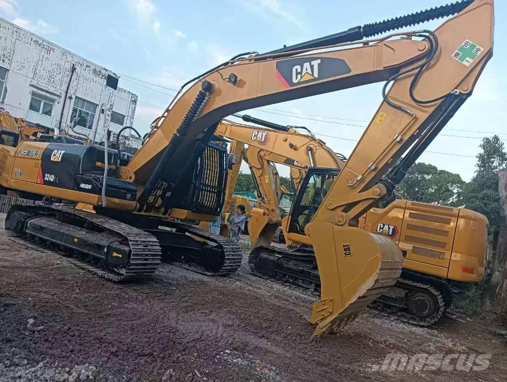 CAT 324 D2 L حفارات زحافة