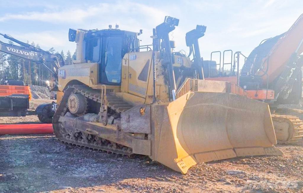 CAT D 8 T بلدوزرات مجنزرة