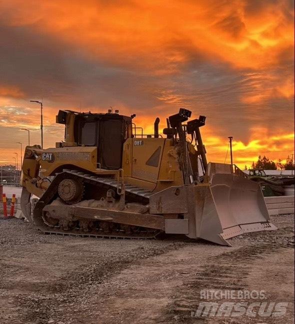 CAT D 8 T بلدوزرات مجنزرة