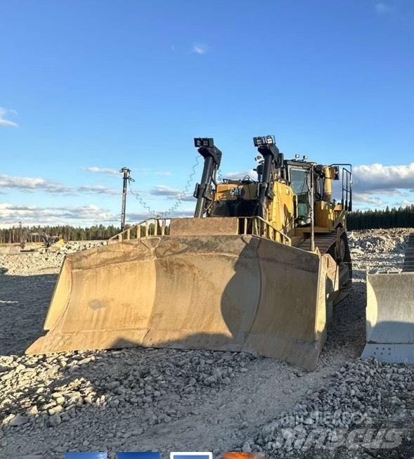 CAT D 8 T بلدوزرات مجنزرة