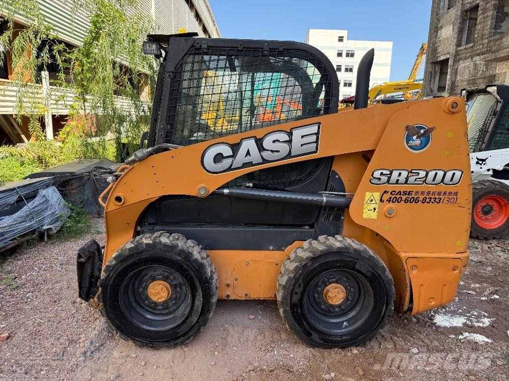 CASE SR 200 لوادر انزلاقية التوجيه