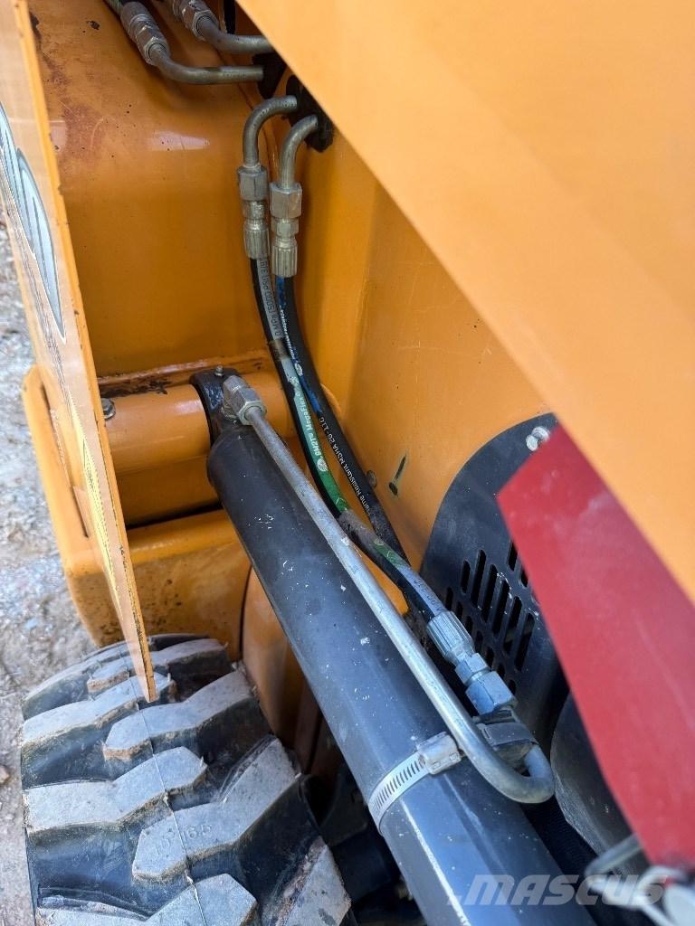 CASE SR 200 لوادر انزلاقية التوجيه