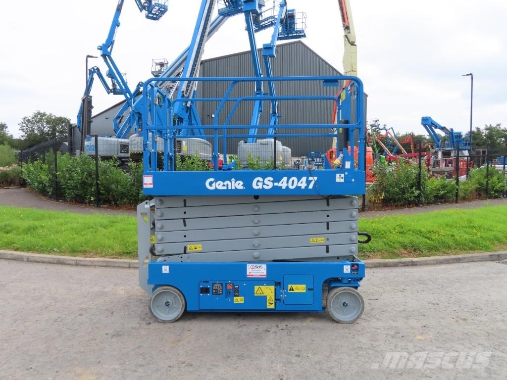 Genie GS 4047 رافعات مقصية الشكل
