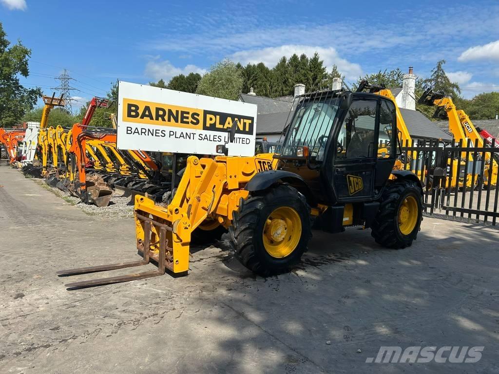 JCB 530-70 مناولات متداخلة