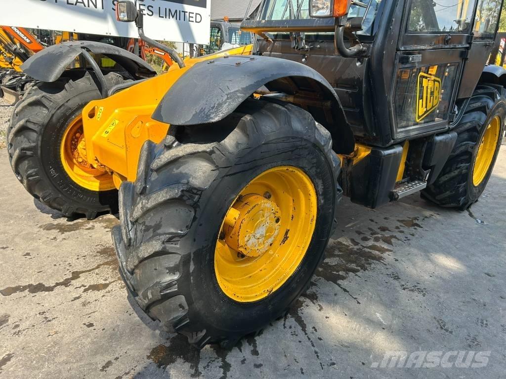 JCB 530-70 مناولات متداخلة