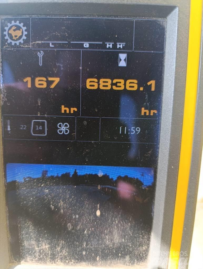 JCB JS 220 LC حفارات زحافة