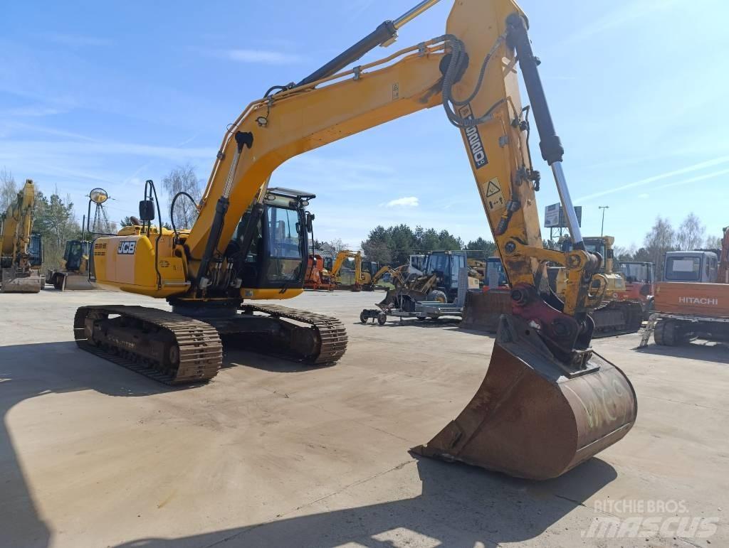 JCB JS 220 LC حفارات زحافة