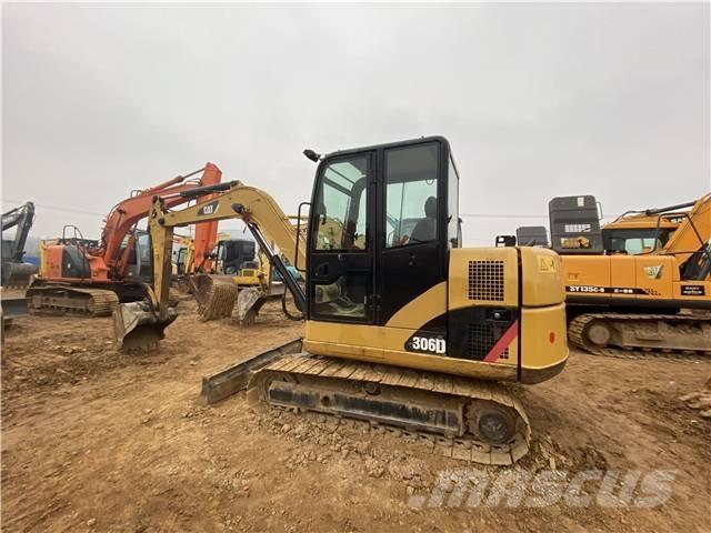 CAT 306D حفارات زحافة