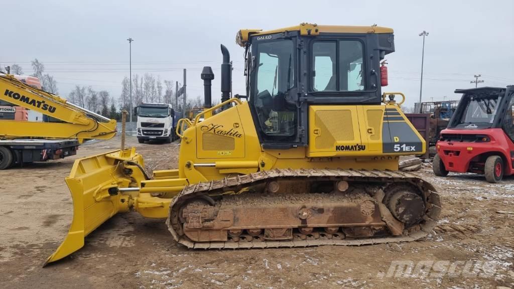 Komatsu D 51 EX-22 بلدوزرات مجنزرة