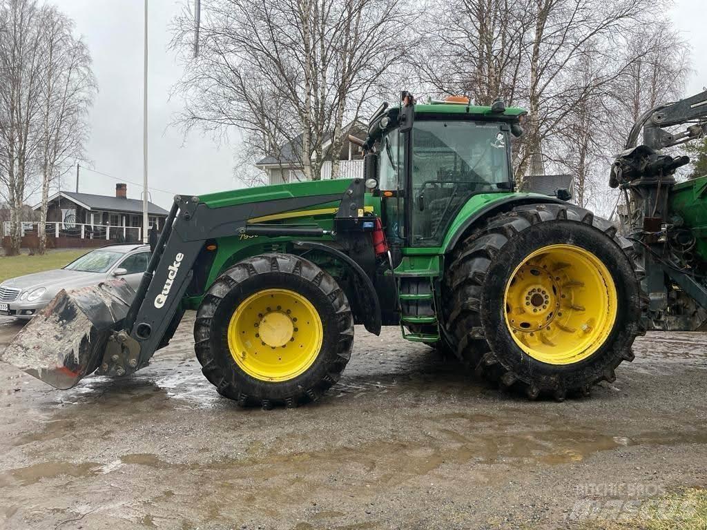 John Deere 7930 الجرارات