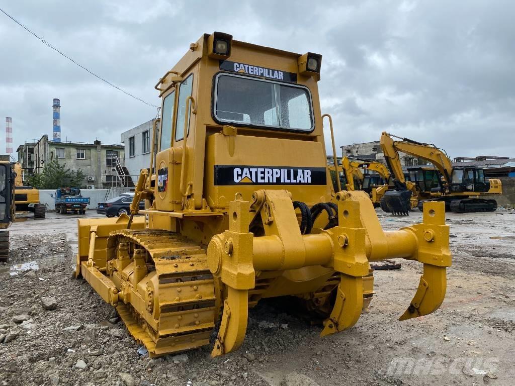 CAT D 6 D بلدوزرات مجنزرة