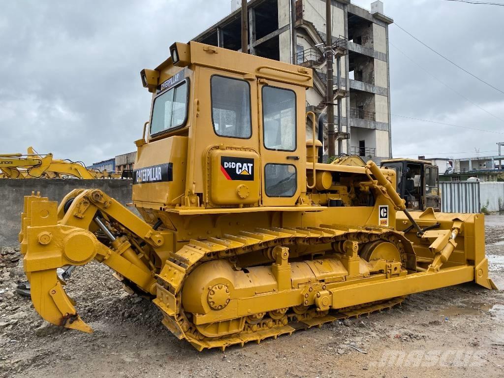 CAT D 6 D بلدوزرات مجنزرة