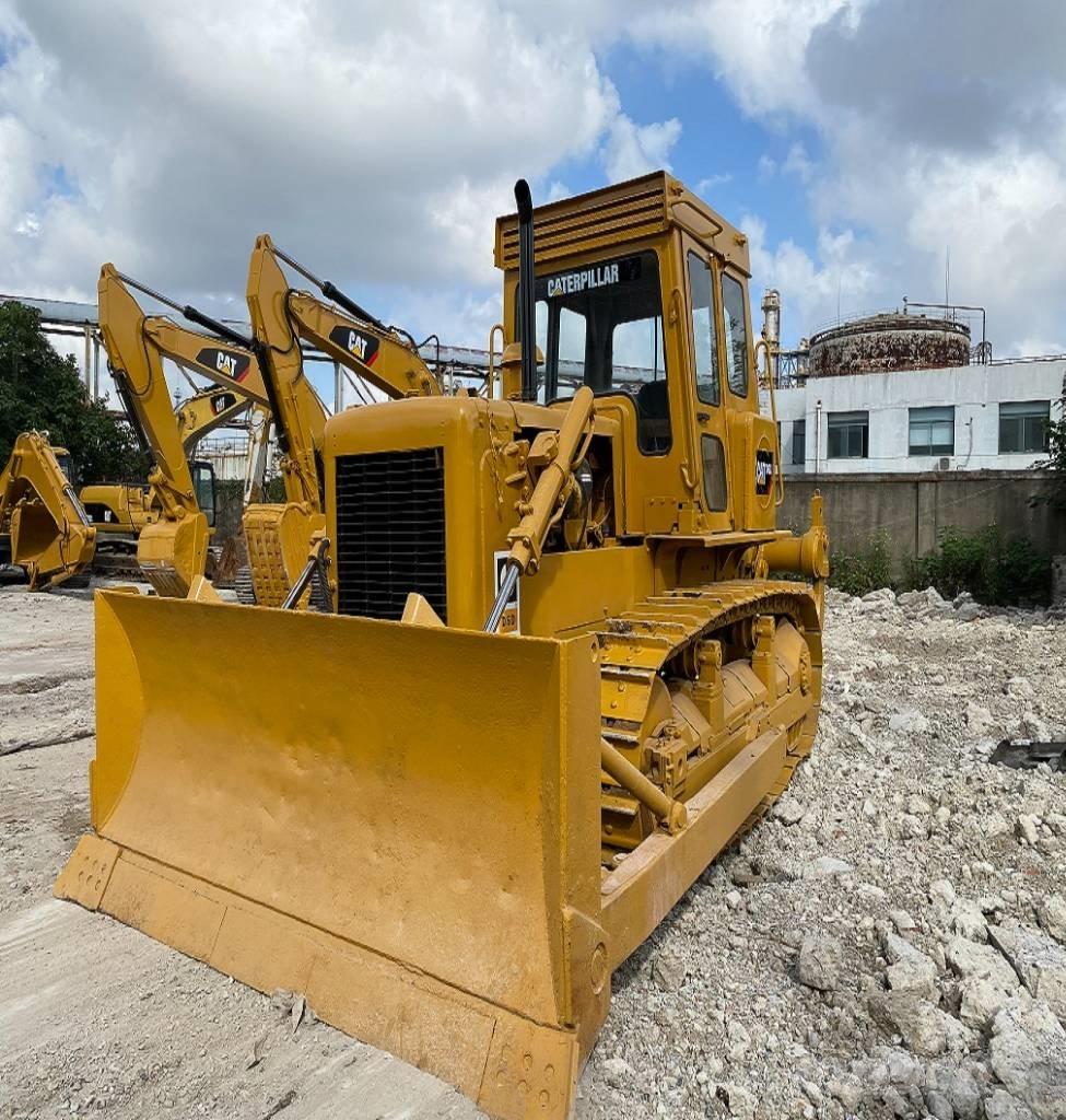 CAT D 6 D بلدوزرات مجنزرة