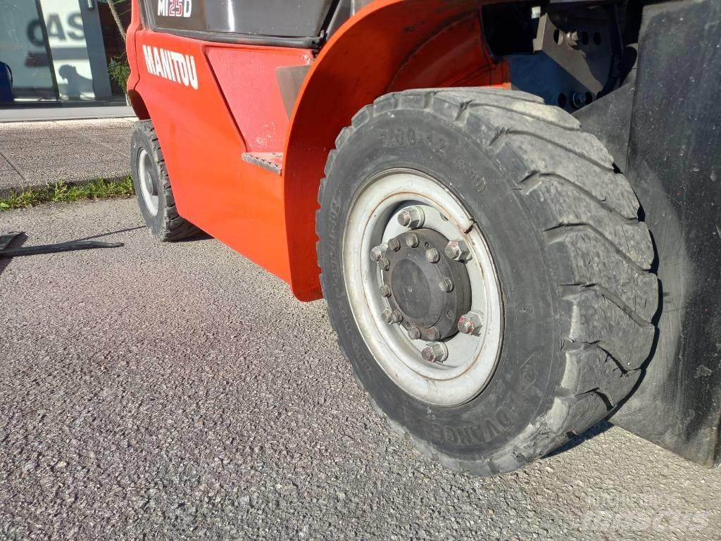 Manitou MI 25 شاحنات الديزل