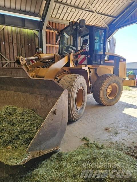 CAT 938 G لوادر بعجل