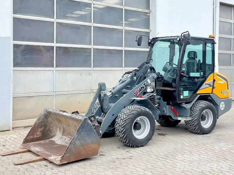 Giant G 3500 X-Tra لوادر انزلاقية التوجيه