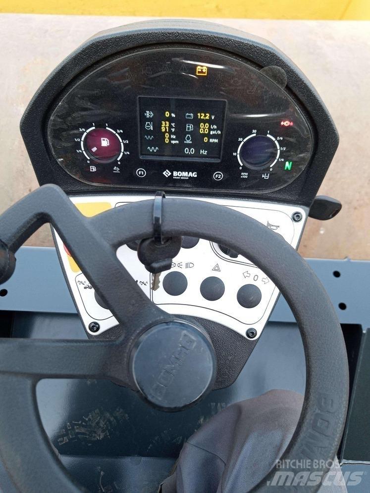 Bomag BW 218 D-5 SL مداحل أحادية الأسطوانة