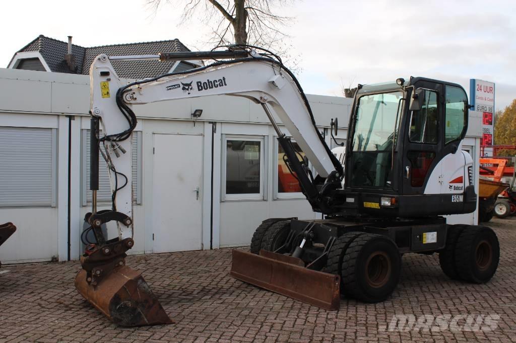Bobcat E 55 W حفارات بعجل